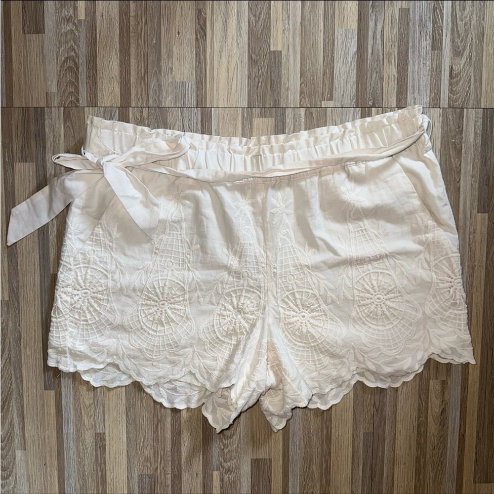 LOFT NWT Elegant Cream Embroidered Women Shorts